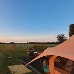 Yurt-tent Met Uitzicht Luksusowy namiot Hensbroek